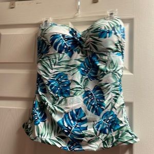 Tommy Bahama size L tankini top with strap.
